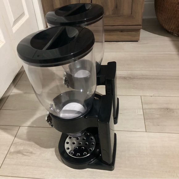 Bed Bath & Beyond Kitchen Zevro Indispensable Dry Food Dispenser